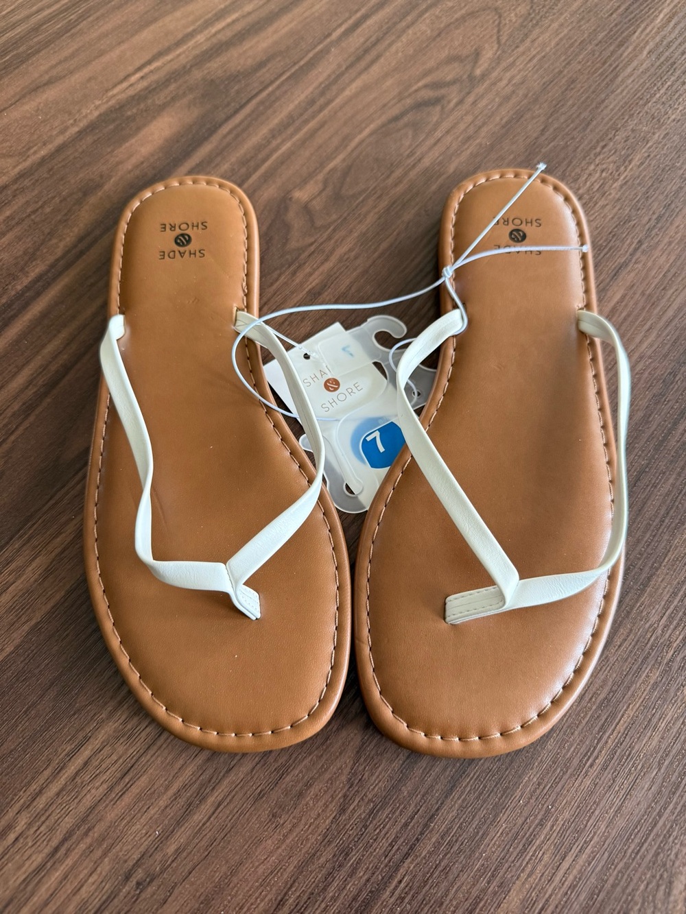 Shade & Shore white Straps Tan Footbed Flip Flops 7 new